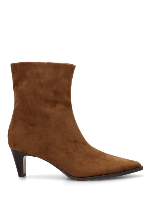 Botín camel de mujer YULIA CR M6885 en antelina con tacón medio