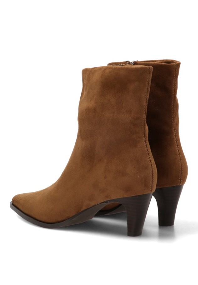 Botín camel de mujer YULIA CR M6885 en antelina con tacón medio