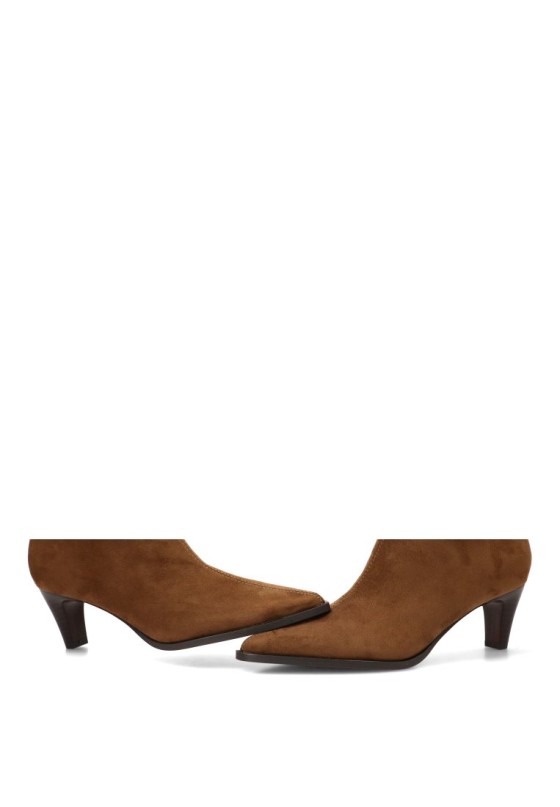 Botín camel de mujer YULIA CR M6885 en antelina con tacón medio