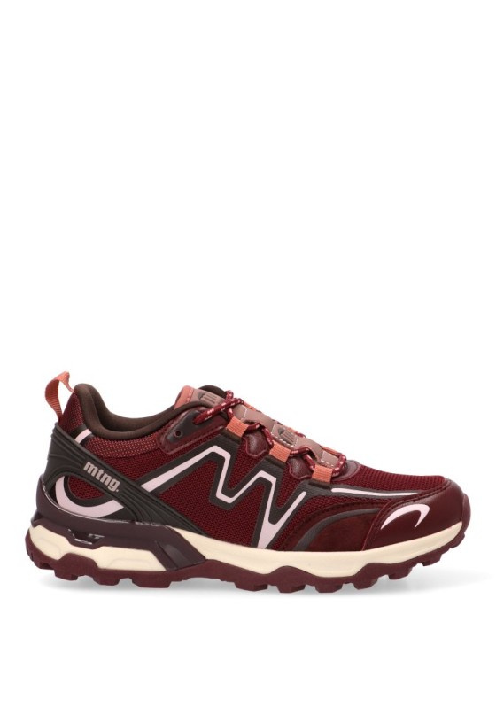 Deportivo trekking burdeos con suela plana de mujer MUSTANG 60072