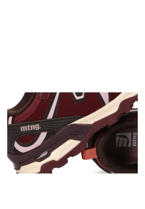 Deportivo trekking burdeos con suela plana de mujer MUSTANG 60072
