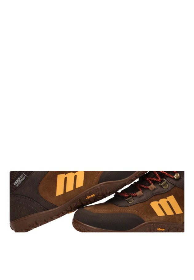 Botín arena estilo barefoot con suela plana para hombre MUSTANG 85011