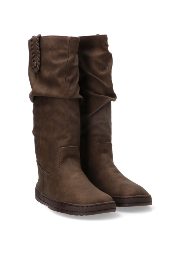 Bota café de mujer MUSTANG 85506 con suela plana estilo barefoot