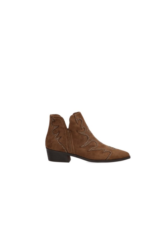 Botín campero camel con tachuelas y tacón medio M6740 de mujer YULIA CR