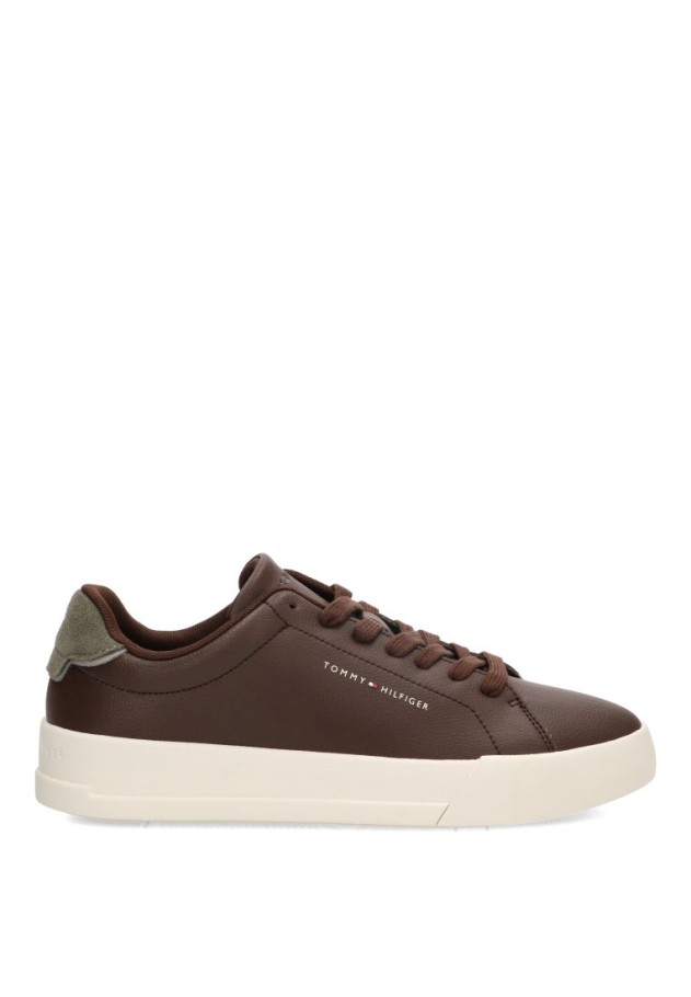 Deportivo en piel chocolate con suela plana de hombre TOMMY HILFIGER FM0FM05367