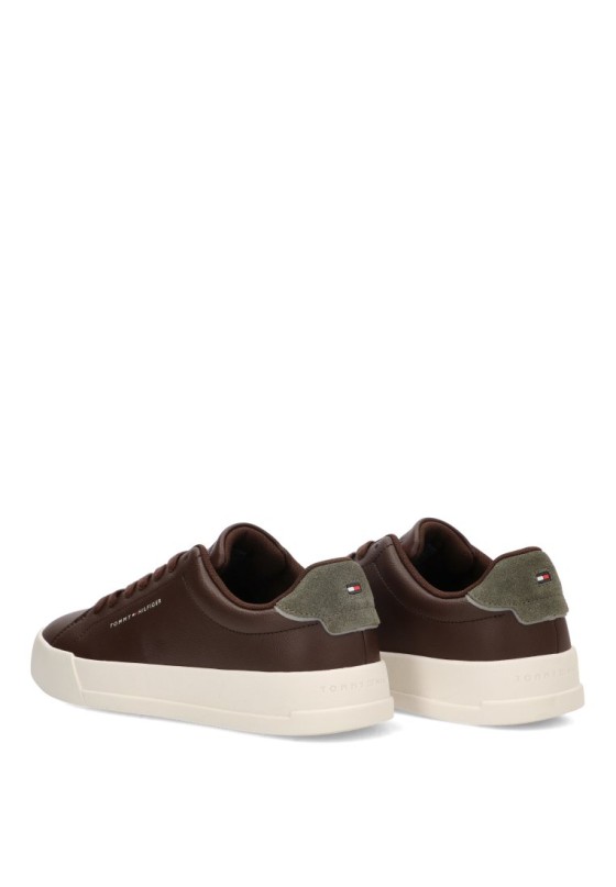 Deportivo en piel chocolate con suela plana de hombre TOMMY HILFIGER FM0FM05367