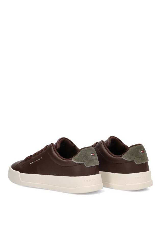 Deportivo en piel chocolate con suela plana de hombre TOMMY HILFIGER FM0FM05367