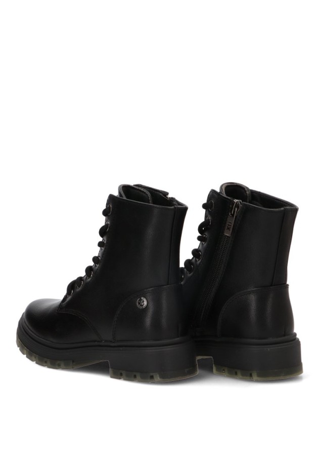Botín militar negro sintético para niña XTI KIDS 150986, suela plana