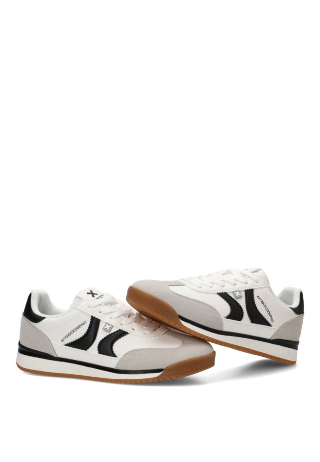 Deportivo casual blanco con suela plana para hombre XTI 144582