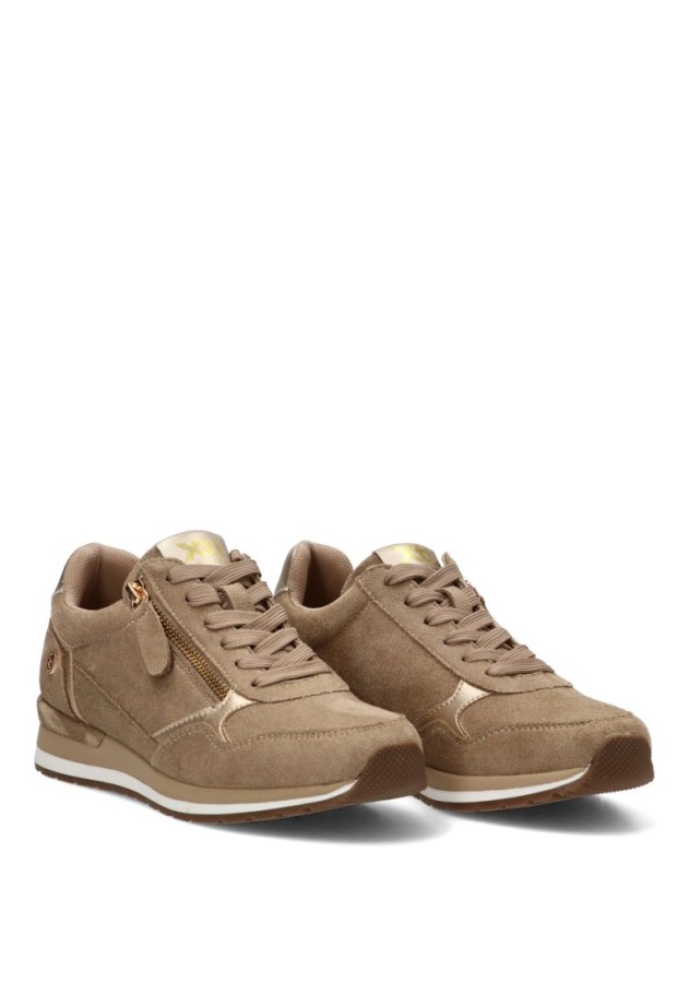 Deportivo textil taupe con suela plana de mujer XTI 146368