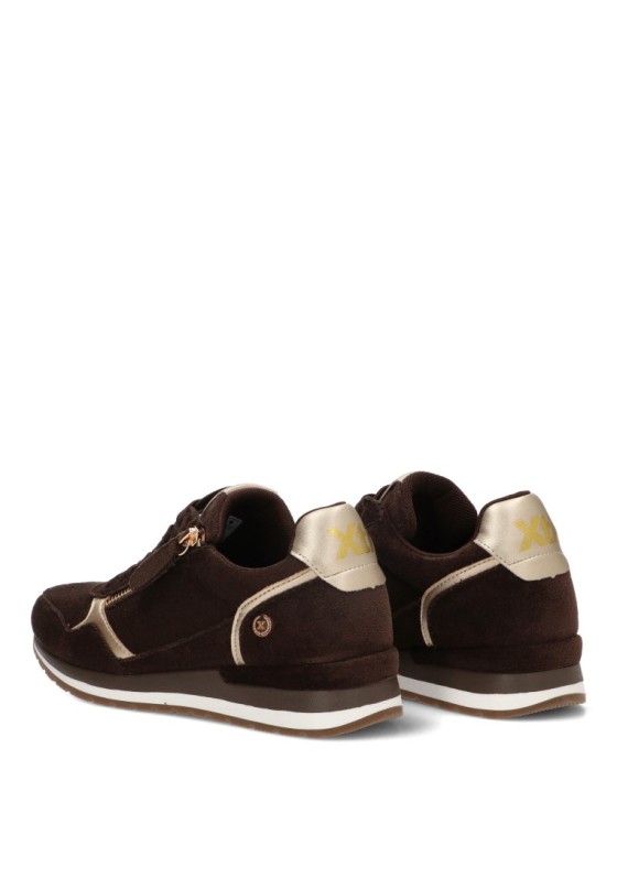 Deportivo marrón textil con suela plana para mujer XTI 146368