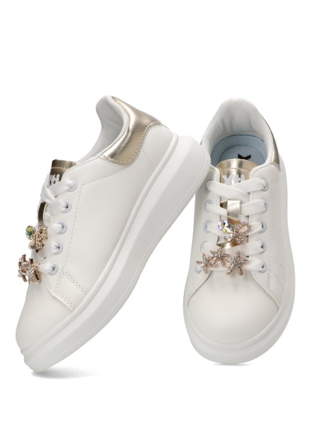 Deportivo blanco con suela plana para niña XTI KIDS 154057