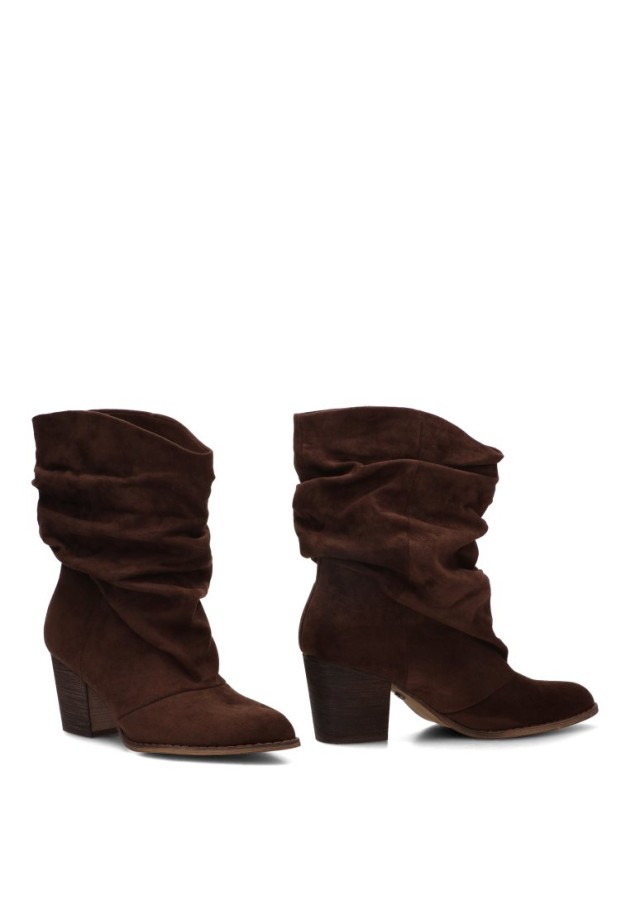 Botín campero arrugado café con tacón alto de mujer Luna Collection A-6026