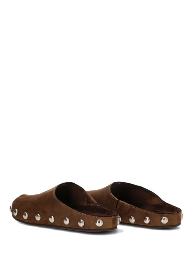 Zueco destalonado camel con tachuelas para mujer LUNA TREND M6615