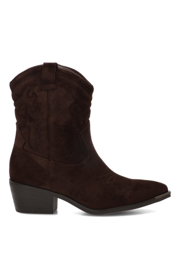 Botín campero de mujer ETIKA modelo 110565 café con punta dorada y tacón medio