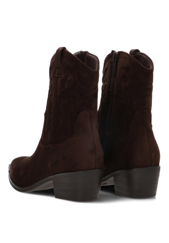 Botín campero de mujer ETIKA modelo 110565 café con punta dorada y tacón medio