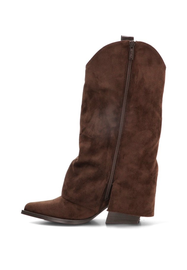 Bota campera ETIKA 110574 de mujer en antelina café con hebilla