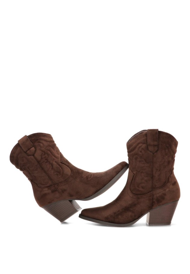 Botín campero antelina café para mujer ETIKA 110563 tacón medio