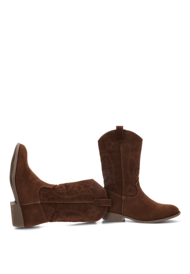 Bota campera café de niña ETIKA 110583 en antelina y tacón medio