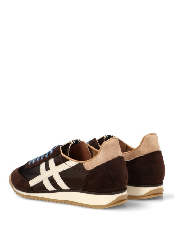 Deportivo café con cordones y suela plana de mujer M6515