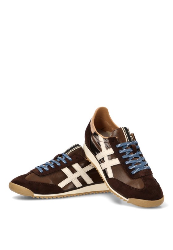 Deportivo café con cordones y suela plana de mujer M6515