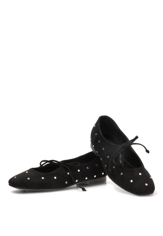 Bailarina negra CEREZA con tachuelas y lazo P149