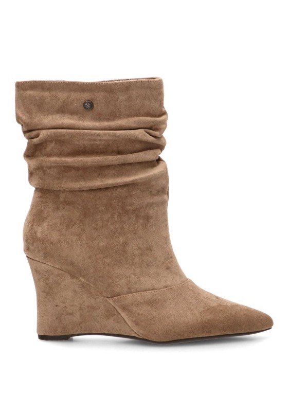 Botín de mujer BUONAROTTI NS-6097 en antelina beige con cuña alta