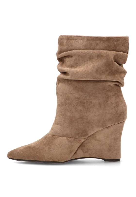 Botín de mujer BUONAROTTI NS-6097 en antelina beige con cuña alta