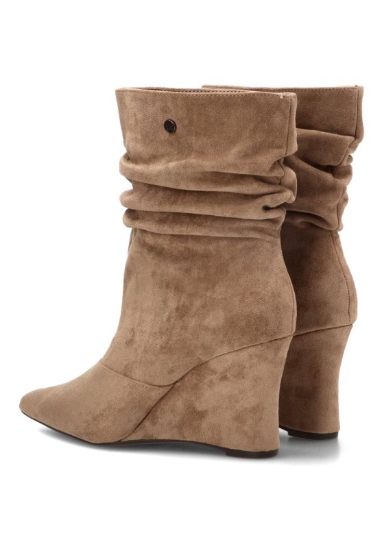 Botín de mujer BUONAROTTI NS-6097 en antelina beige con cuña alta
