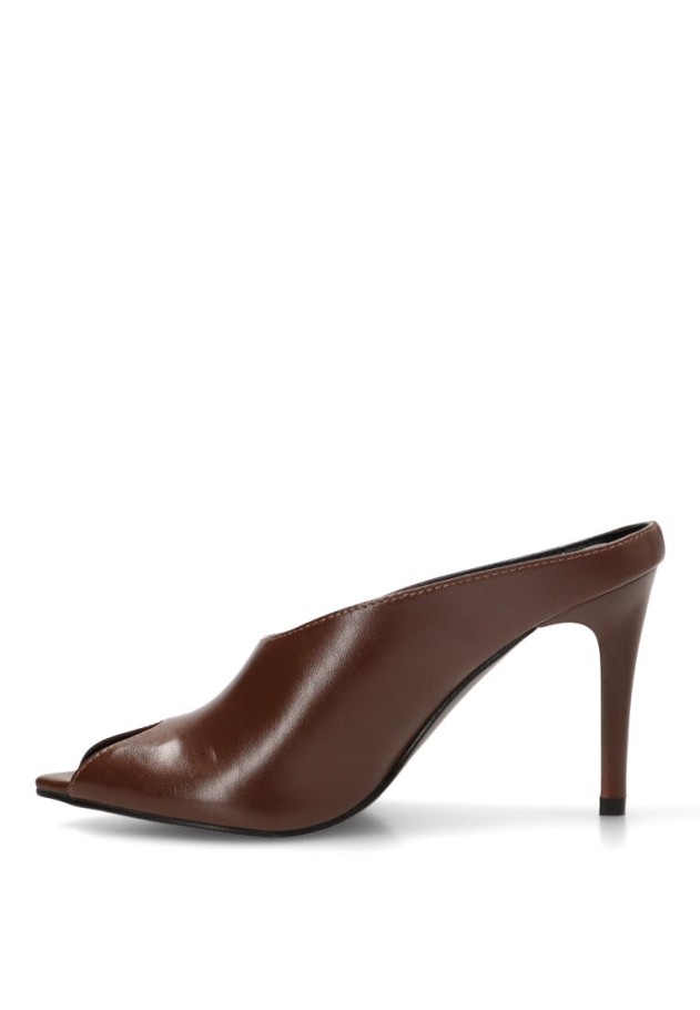Salón con tacón alto ZZ-3 de mujer IDEAL SHOES en color café