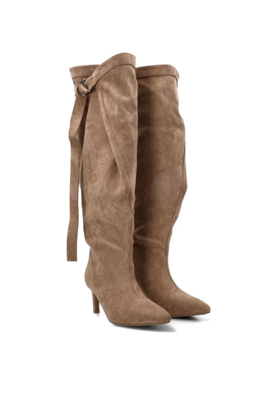 Bota slouchy de antelina taupe con tacón medio para mujer IDEAL SHOES RXJ-332