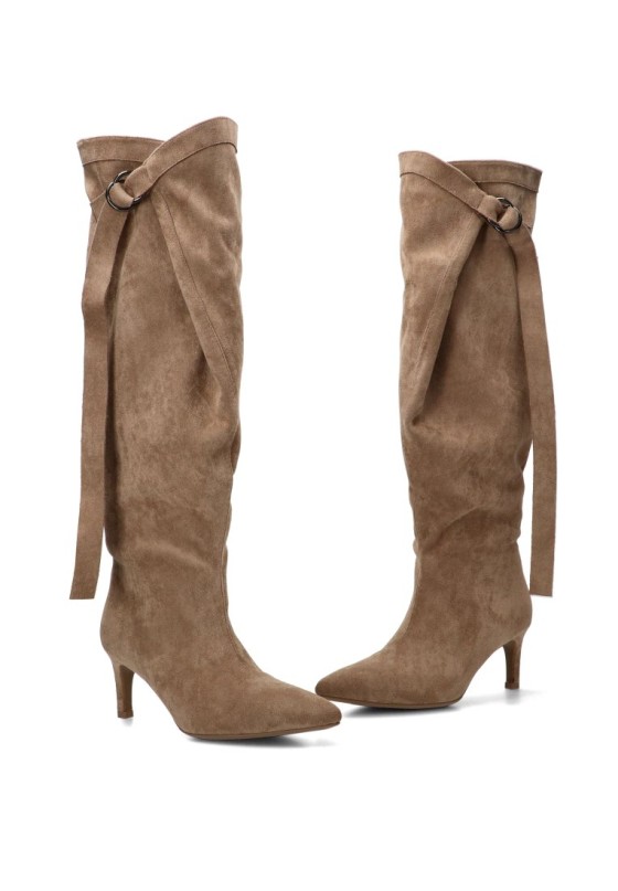 Bota slouchy de antelina taupe con tacón medio para mujer IDEAL SHOES RXJ-332