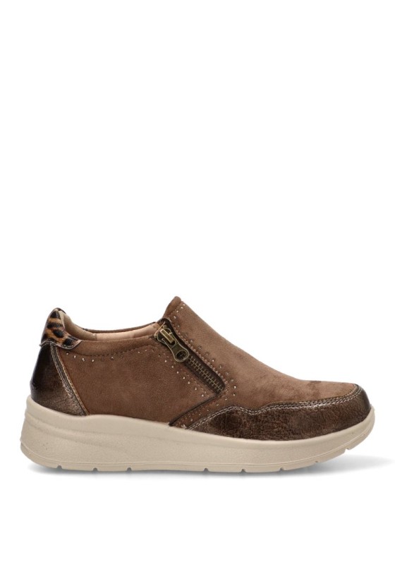 Mocasín AMARPIES ATL31131 taupe con suela plana para mujer