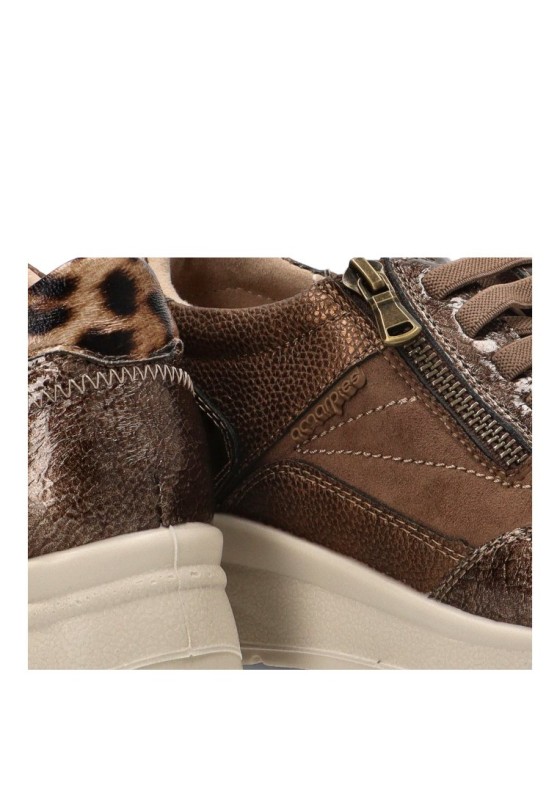 Deportivo taupe con cuña media de mujer AMARPIES ATL31133