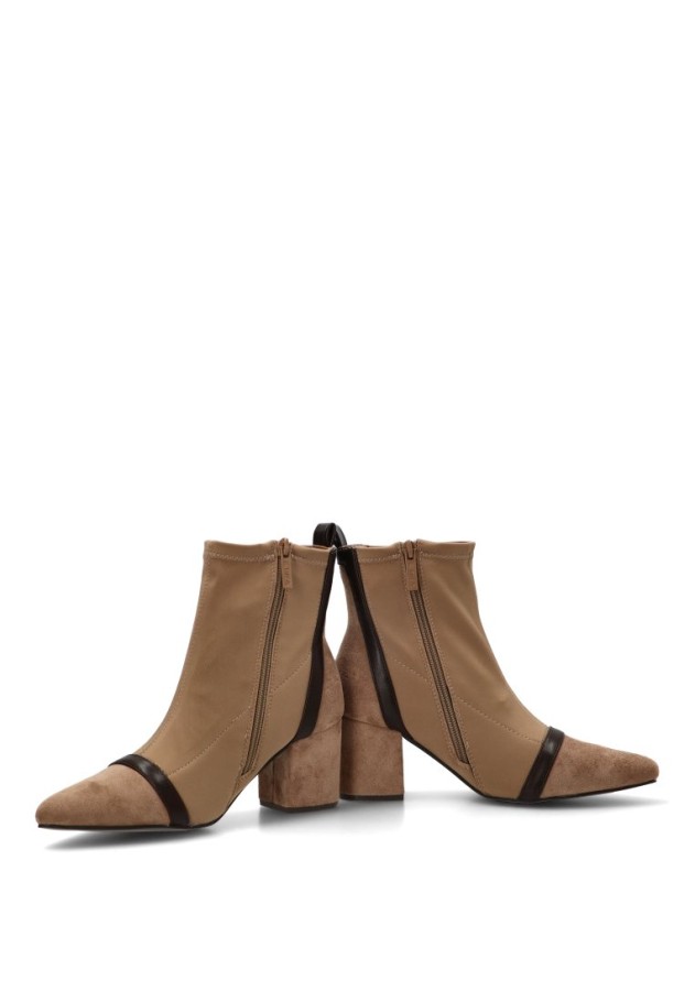 Botín ETIKA 32023 de mujer con tiras elásticas y tacón medio en taupe