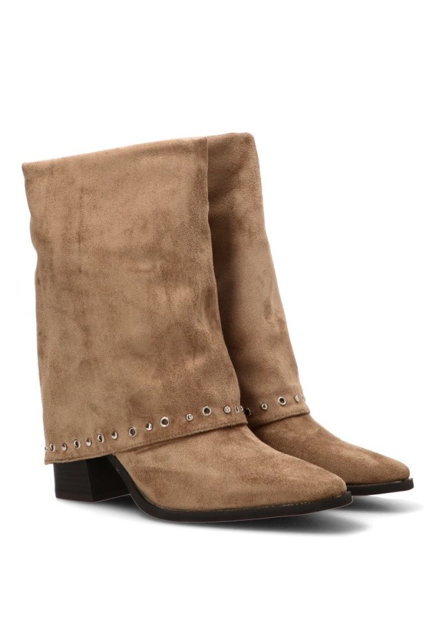 Botín de mujer ETIKA 32029 en antelina taupe con tachas y tacón alto