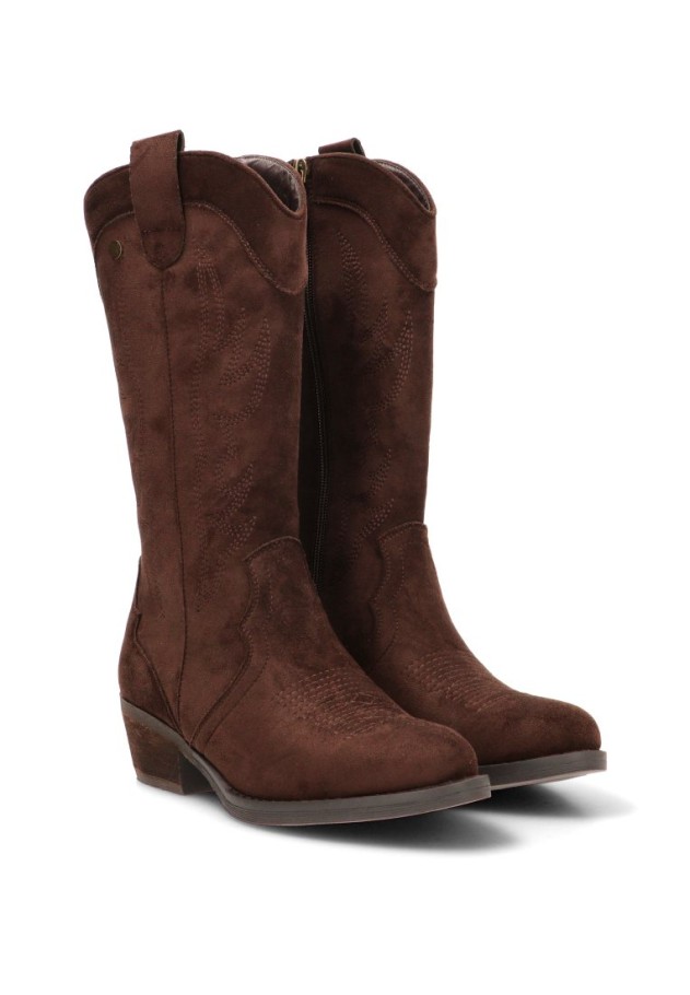 Bota con antelina café y tacón medio de mujer ISTERIA 1348