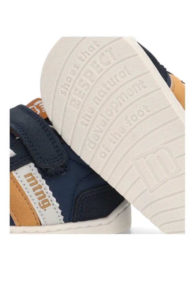 Deportivo Mustang Kids 49060 con velcro y estilo barefoot para niño