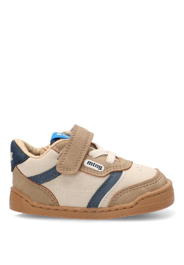 Deportivo con suela plana de niño Mustang Kids 49007 en color arena