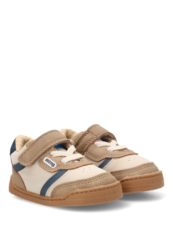 Deportivo con suela plana de niño Mustang Kids 49007 en color arena