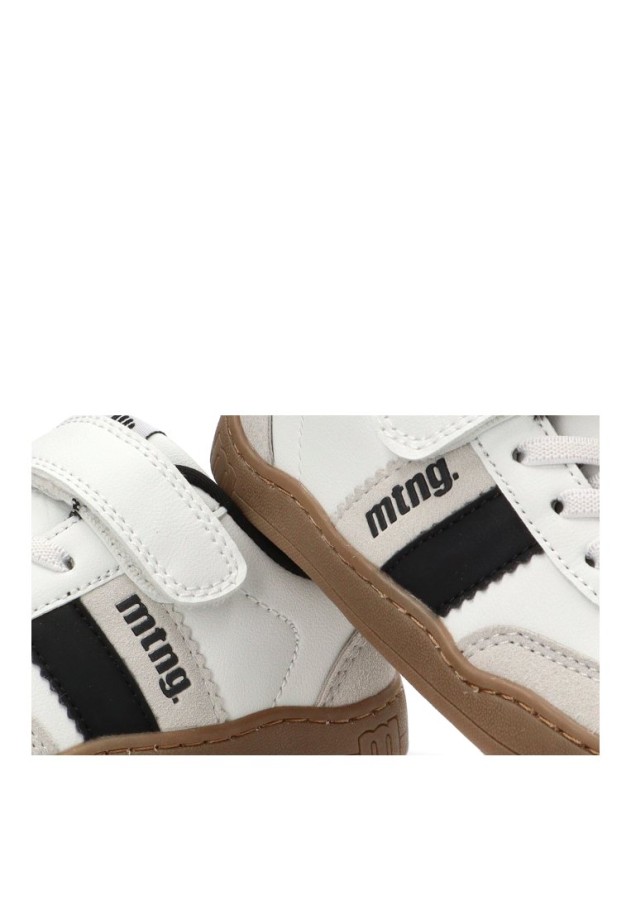 Deportivo con diseño barefoot de niño Mustang Kids 49039 negro