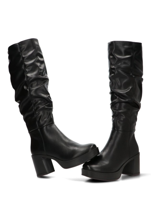 Bota con tacón alto de mujer MUSTANG 55985 en negro