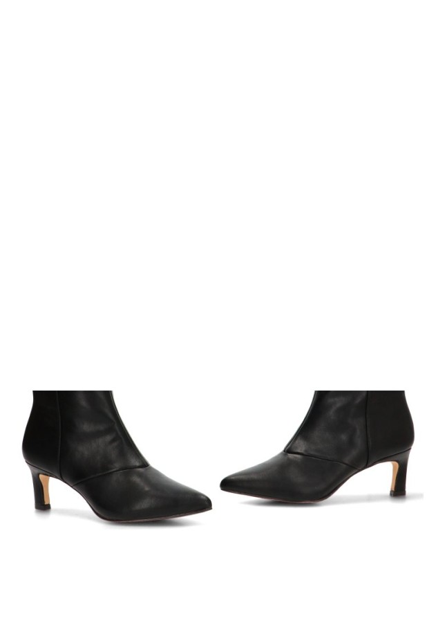 Bota negra con tacón medio de mujer MUSTANG 56247