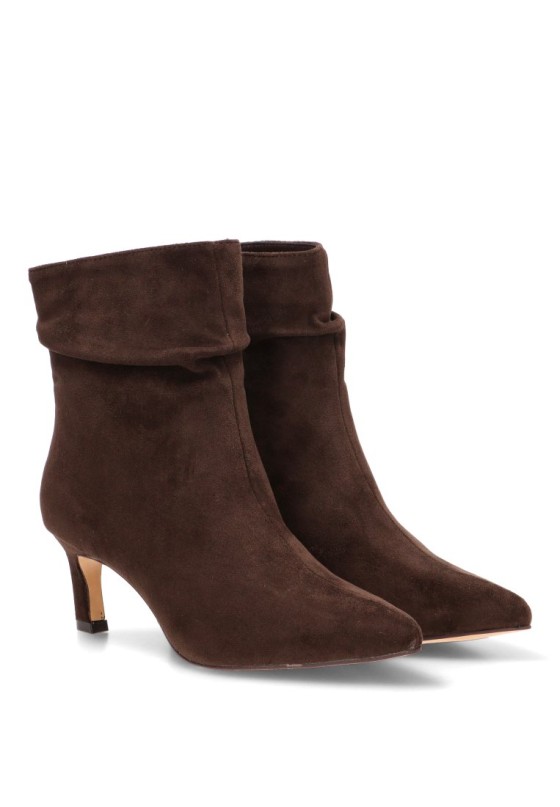 Botín de antelina café con tacón medio para mujer MUSTANG 55982