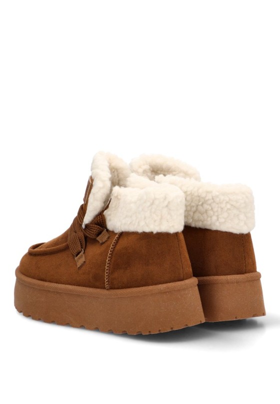 Botín STAY en antelina camel con suela doble modelo 35-2054