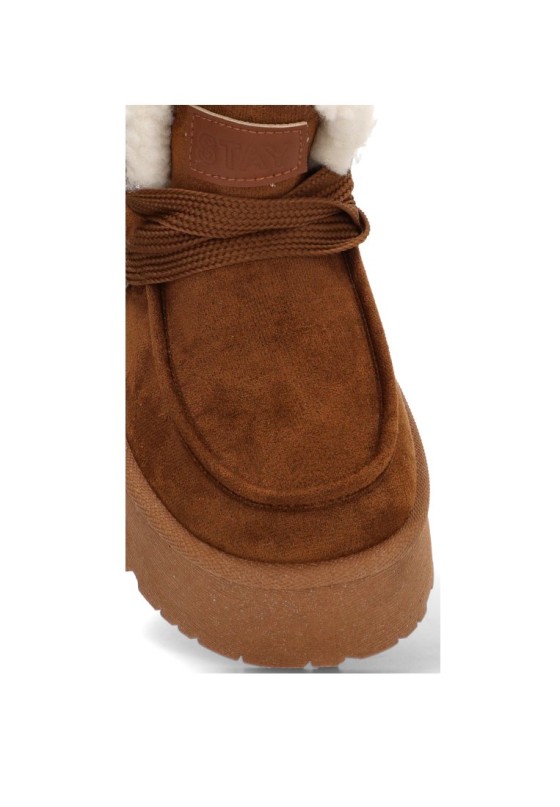 Botín STAY en antelina camel con suela doble modelo 35-2054