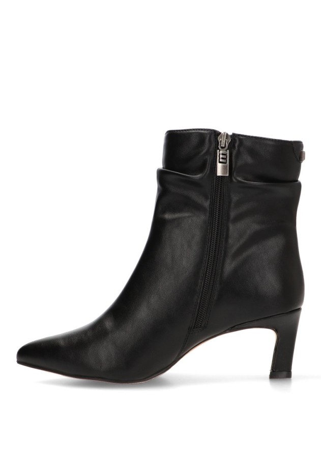 Botín Pita negro de mujer MUSTANG 55982 con tacón medio