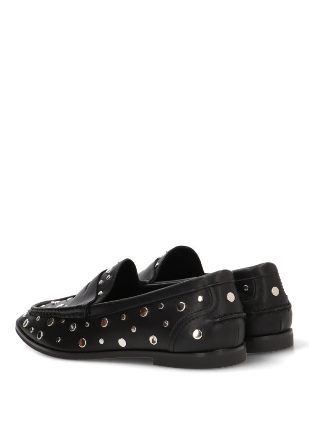 Mocasín M6565 de mujer LUNA TREND en antelina negra con tachuelas y suela plana