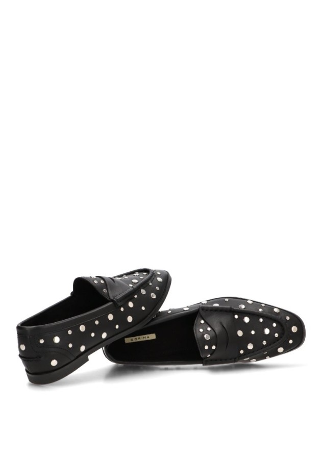 Mocasín M6565 de mujer LUNA TREND en antelina negra con tachuelas y suela plana