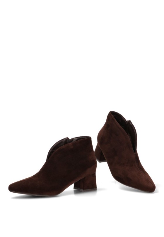 Botín café de mujer YULIA BER6081 en antelina y tacón medio